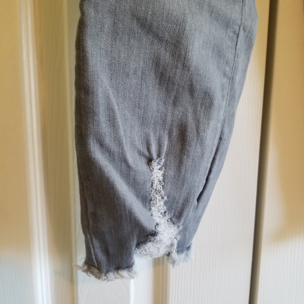 Universal Thread Jeans - Picture 3 of 4